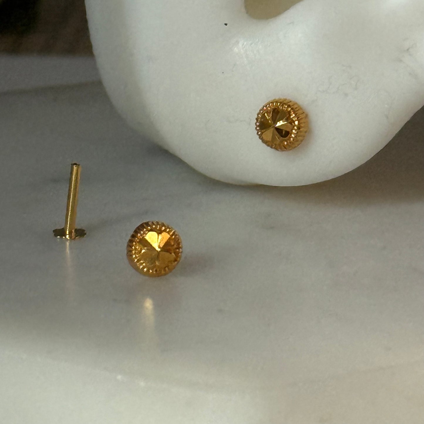 18ct gold round stud pair | 5mm