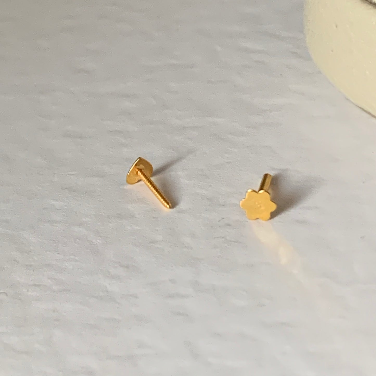 18ct Heart Stud | small