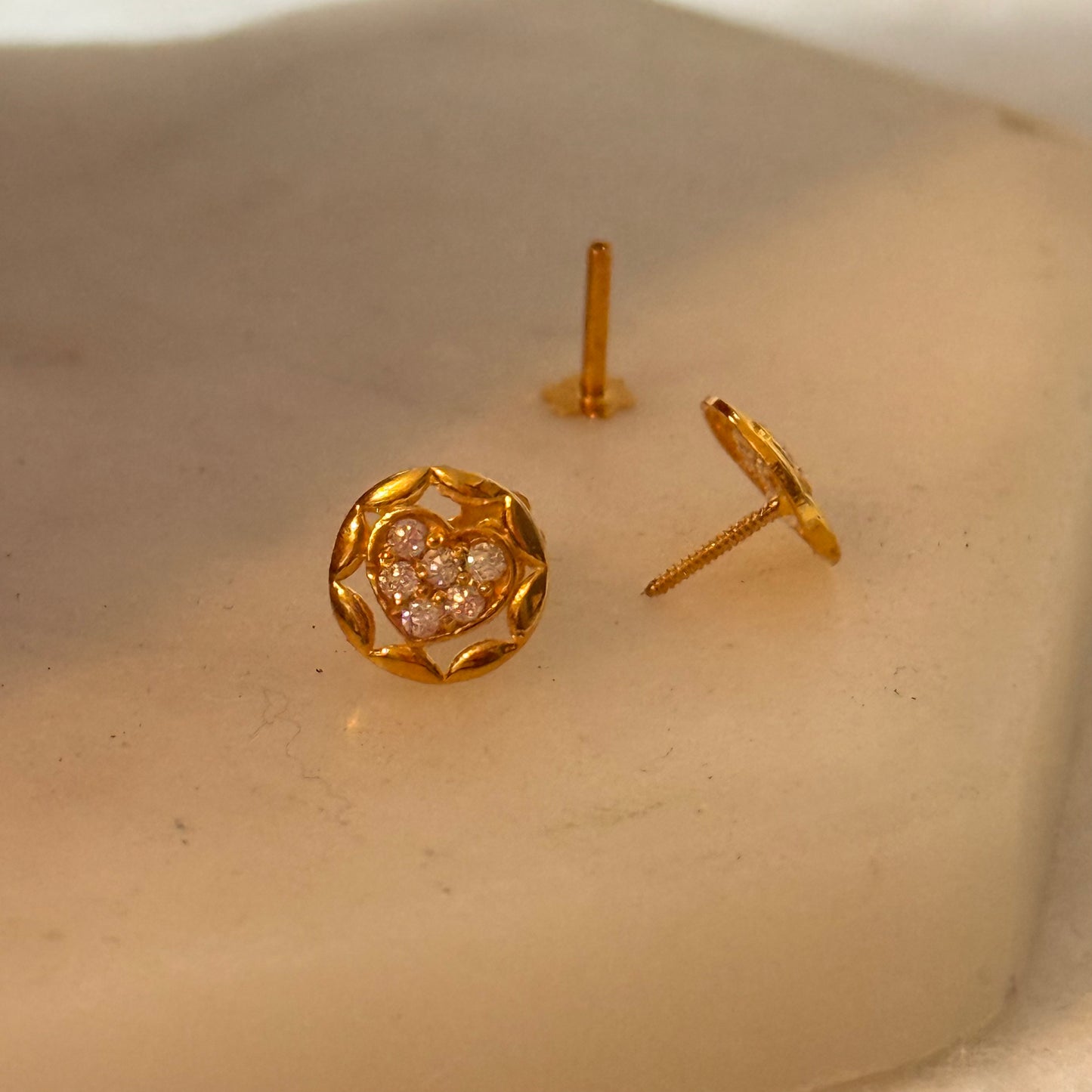 Amour | 18ct gold stud pair - 8mm