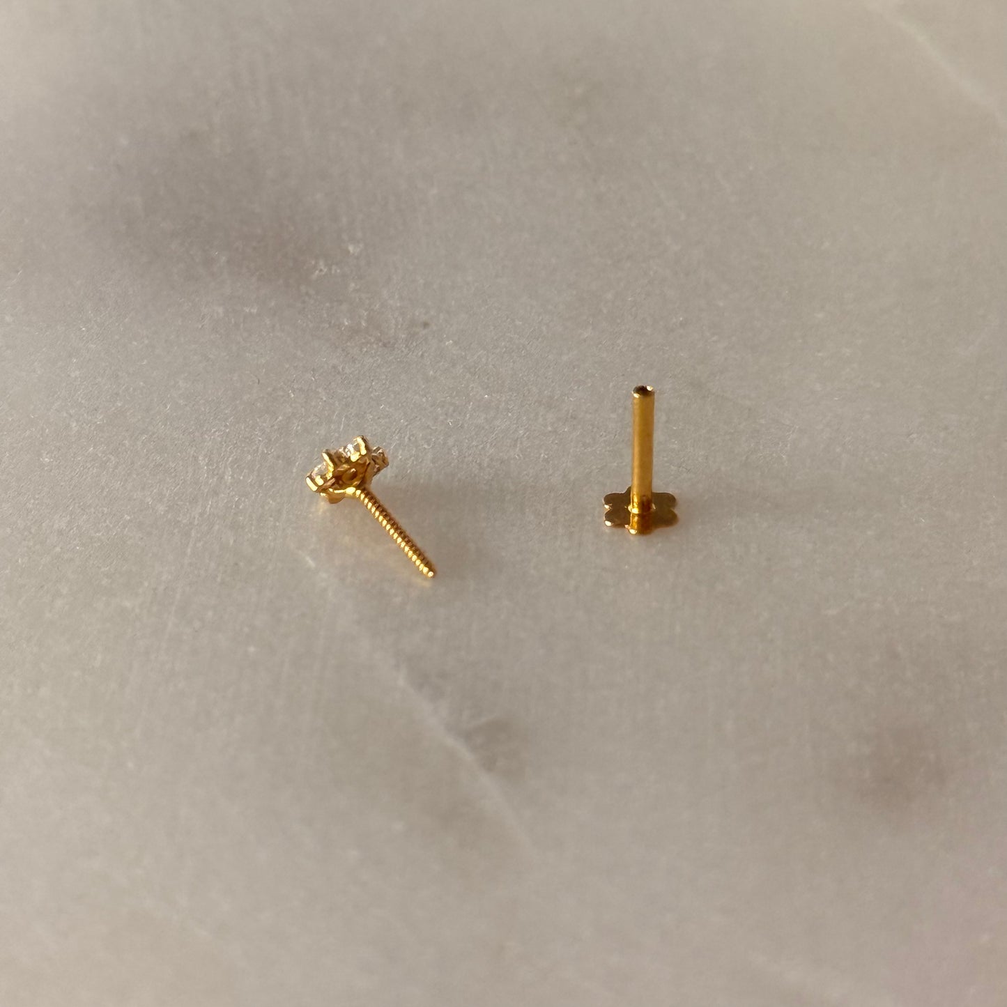 Daisy | 18ct gold stud, 4mm