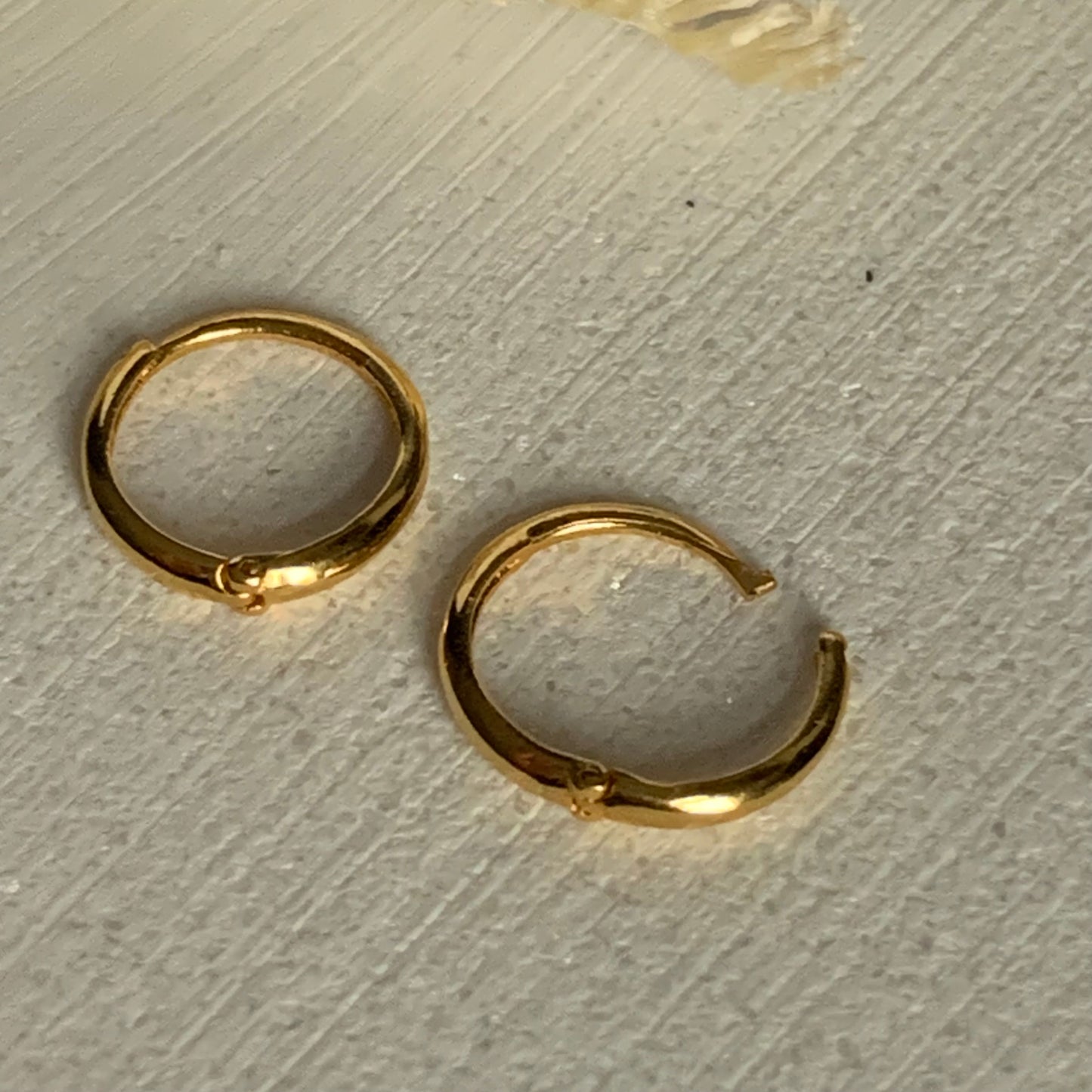 18k small polished hoop pair (7mm)