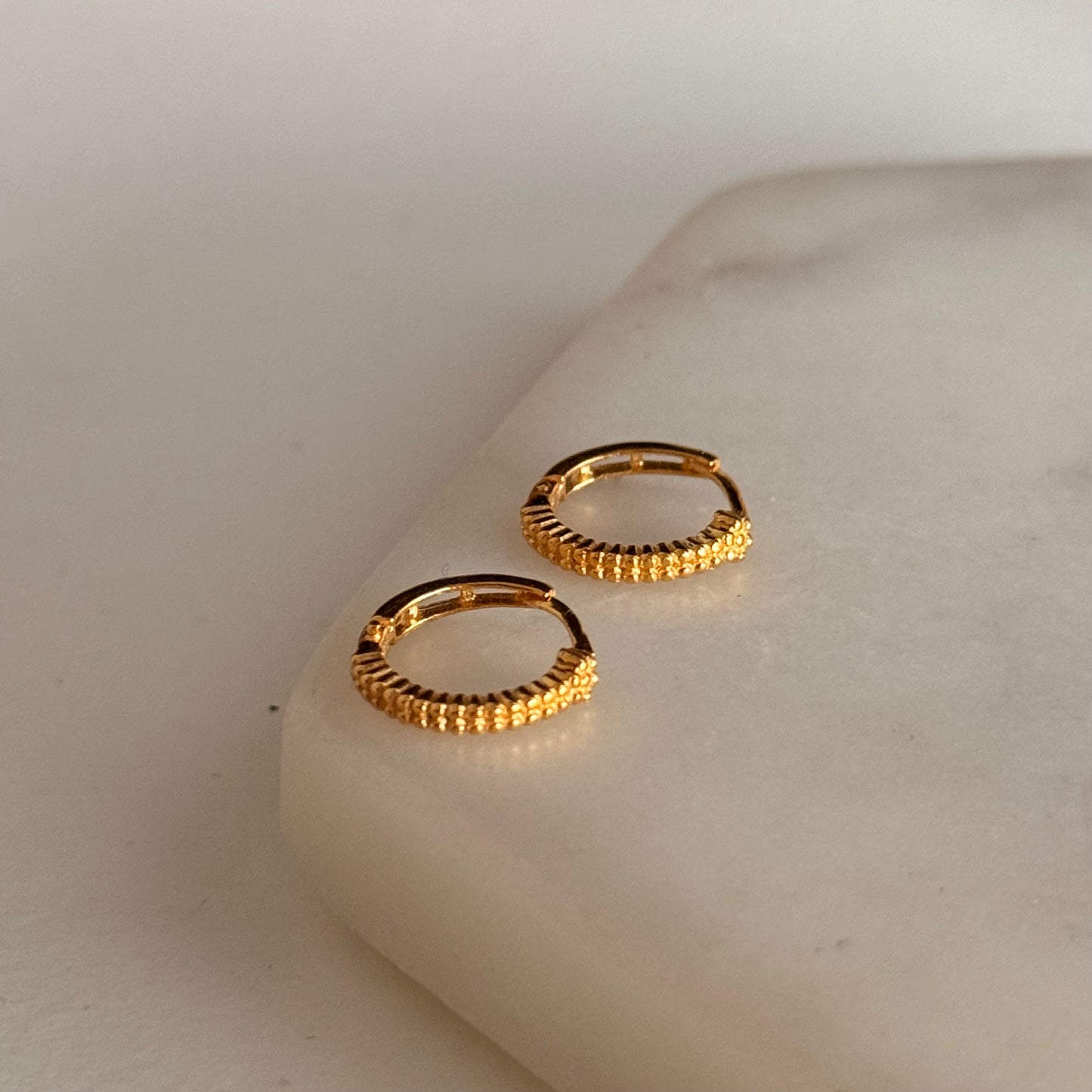 Signature | 18ct Gold Hoop | 9mm