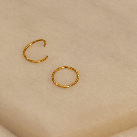18ct Gold Minimal Hoop | 7.5mm & 9mm
