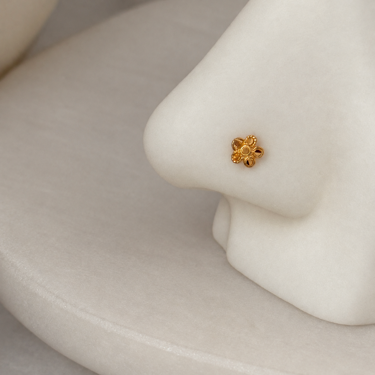 Golden Petal | 18ct Gold Stud (6mm)