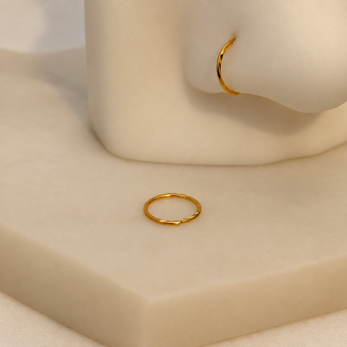18ct Gold Minimal Hoop | 7.5mm & 9mm