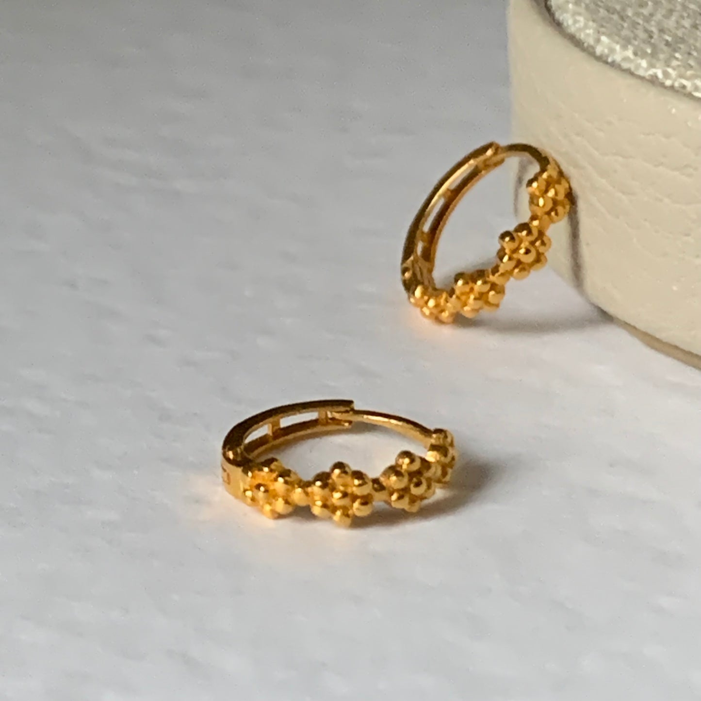 18ct Gold Huggies | 8mm