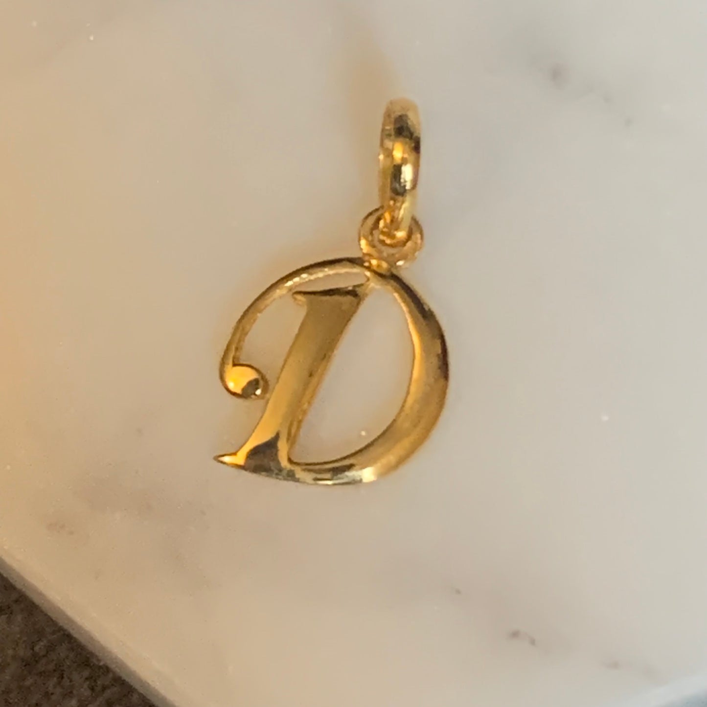 18ct Gold 'D' Initial Pendant | 13mm