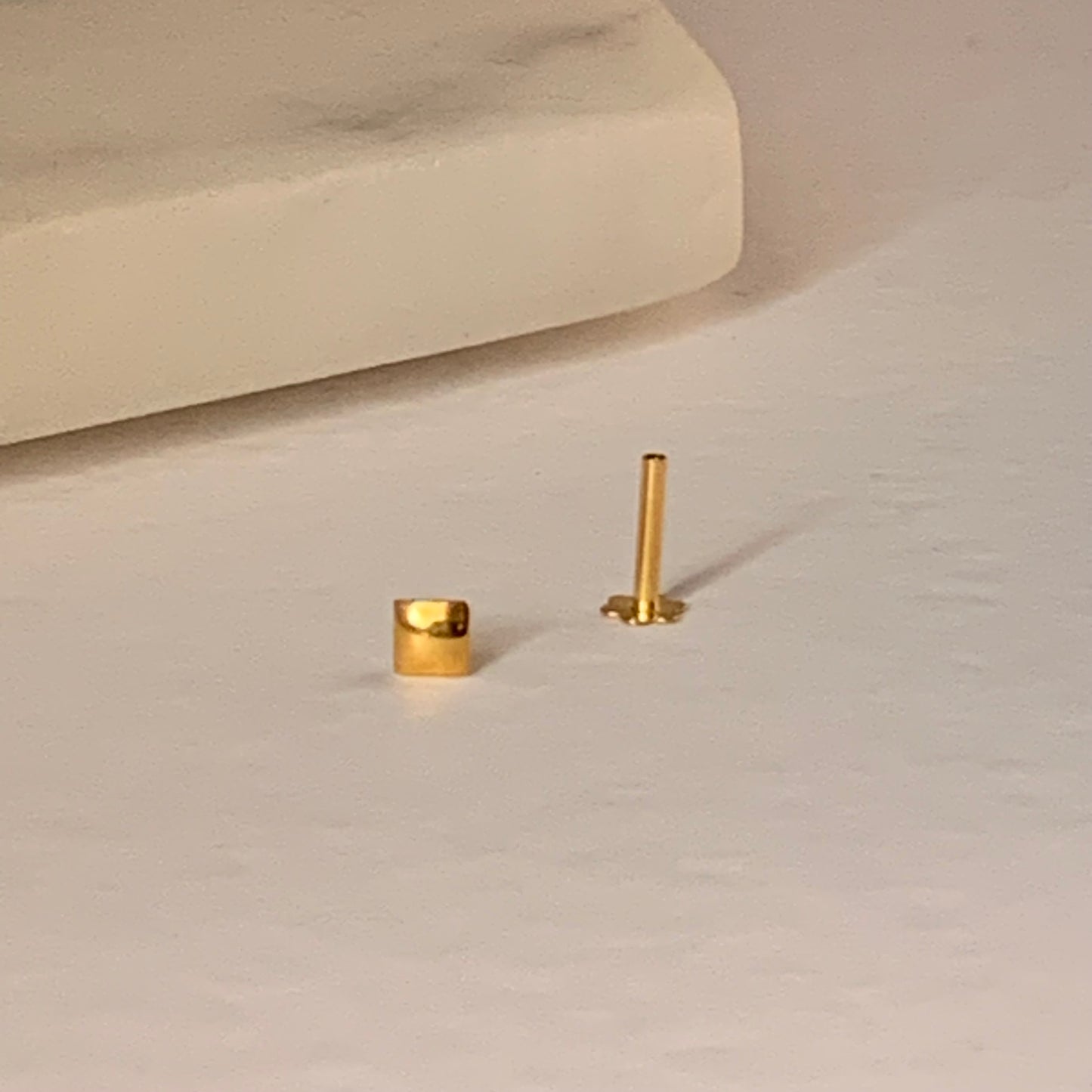 18ct Gold Square Stud | 3mm