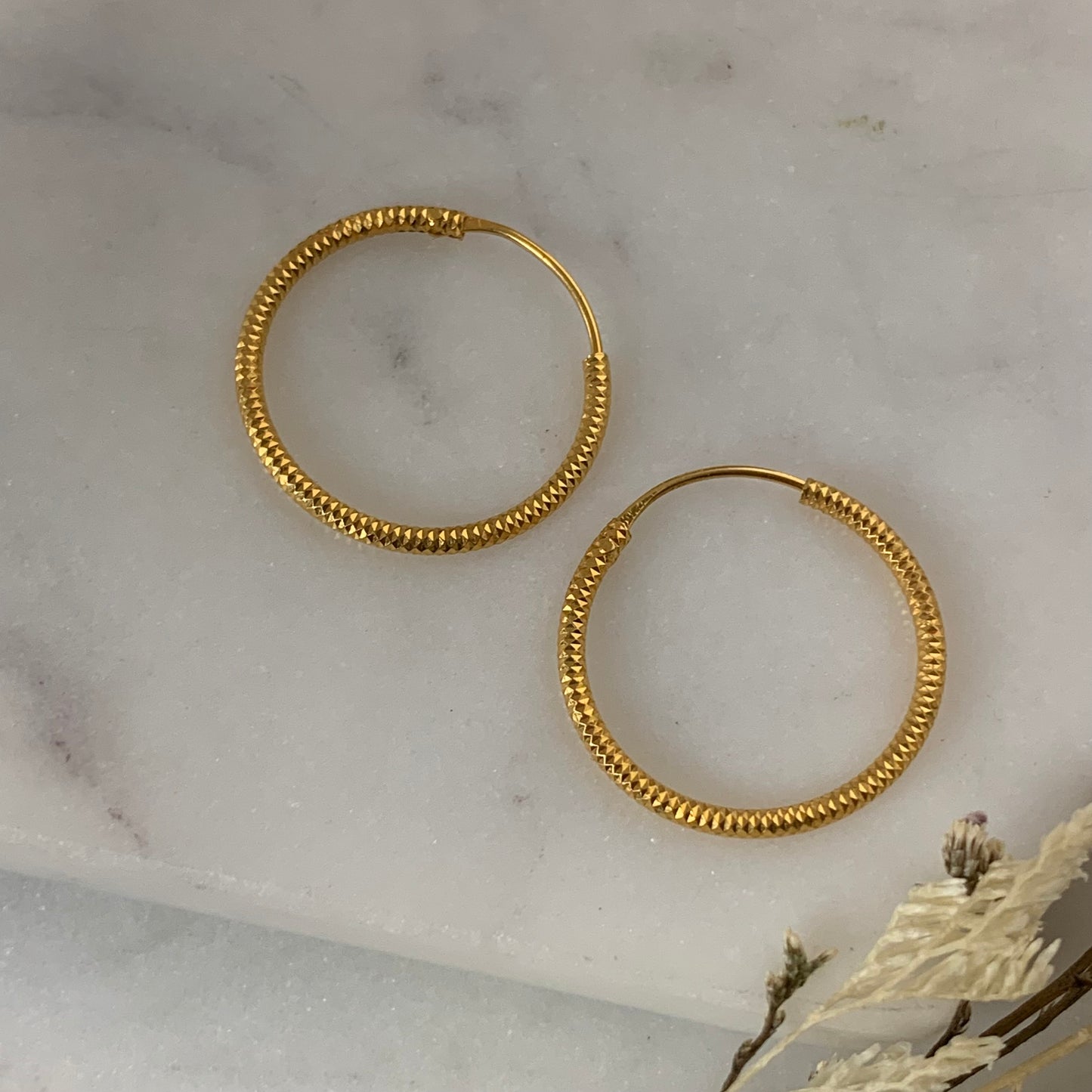 22ct Gold Classic Medium Hoop Pair | 21mm