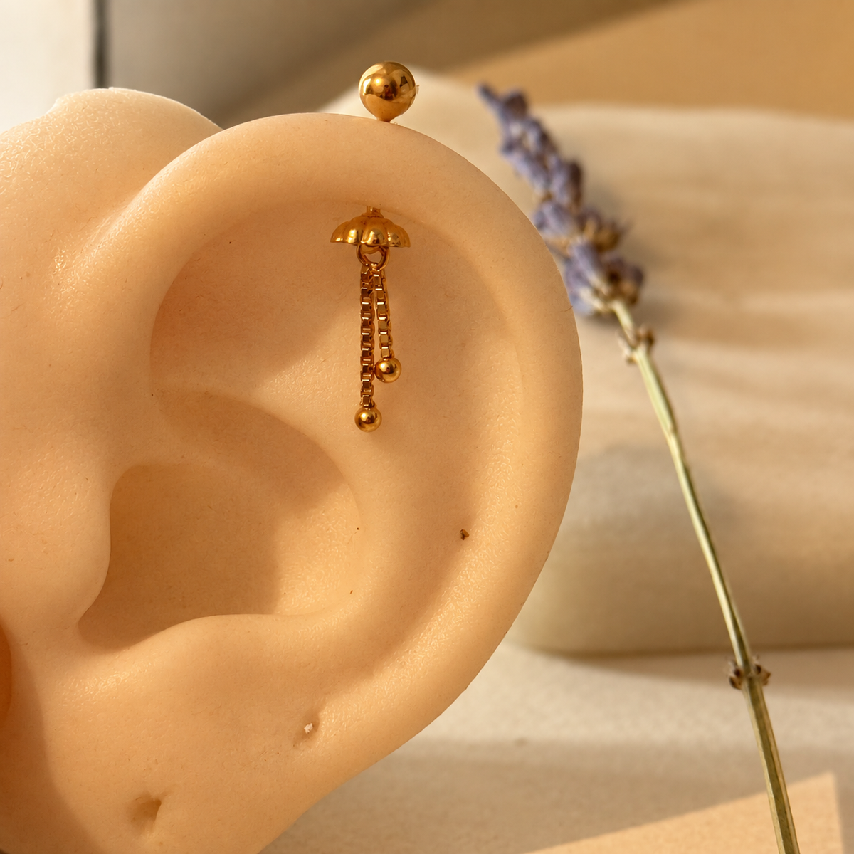 Autumnal | 18ct Gold - Petite drop (Forward helix)