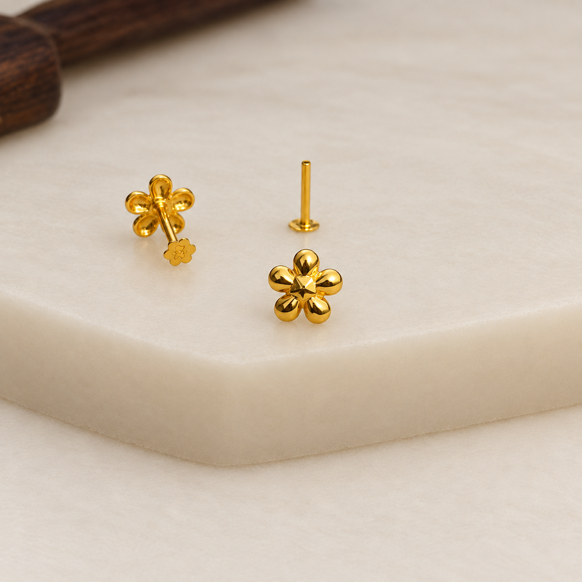 Belle, 18ct Gold Floral stud | 6mm