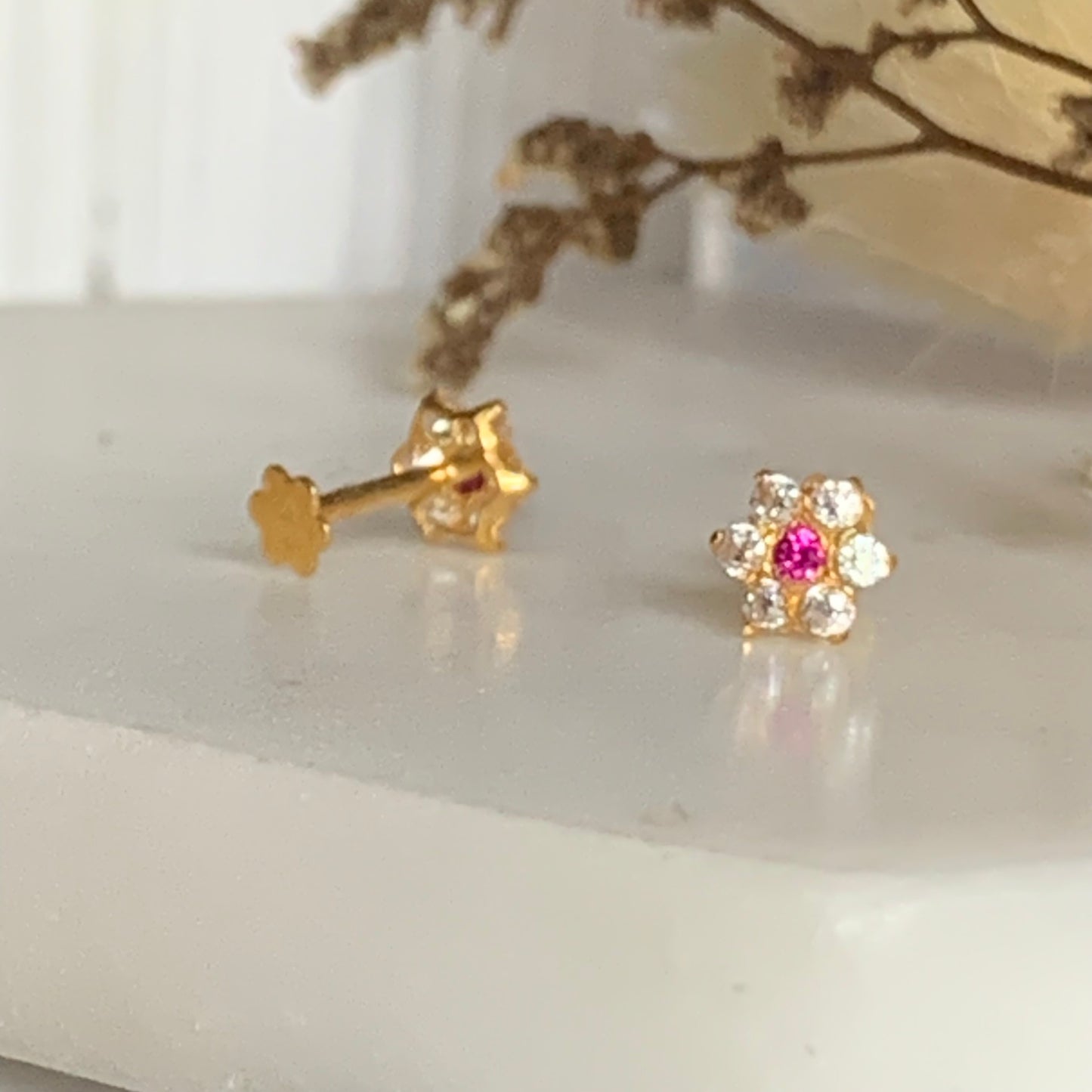 18ct Gold Daisy Pair | 5mm