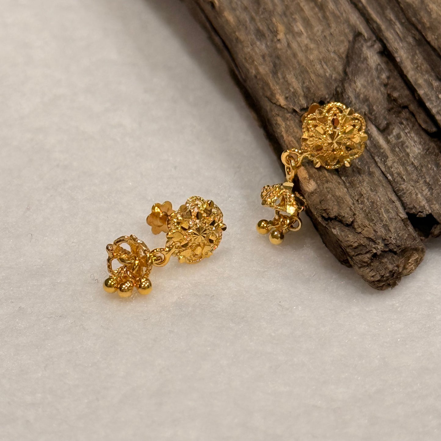Esha | 18ct gold Jumka flat back