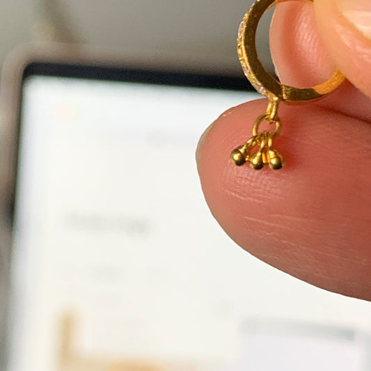 18ct gold dangly hoop | 7mm