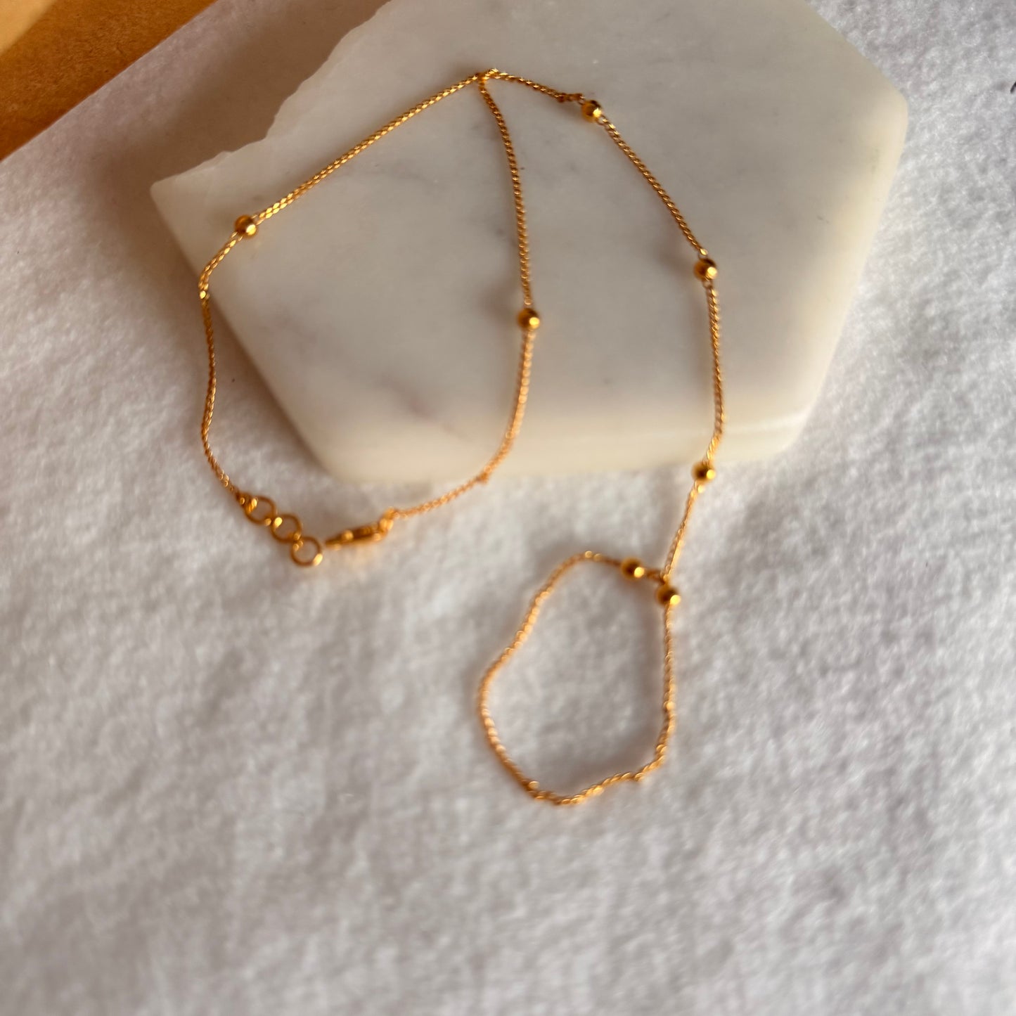 Classic hand chain | 22ct gold