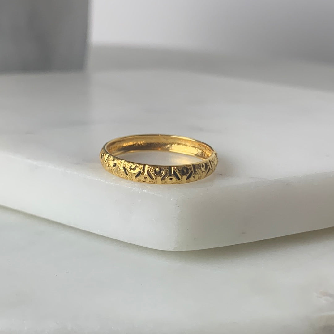 18ct Gold Band Ring | M