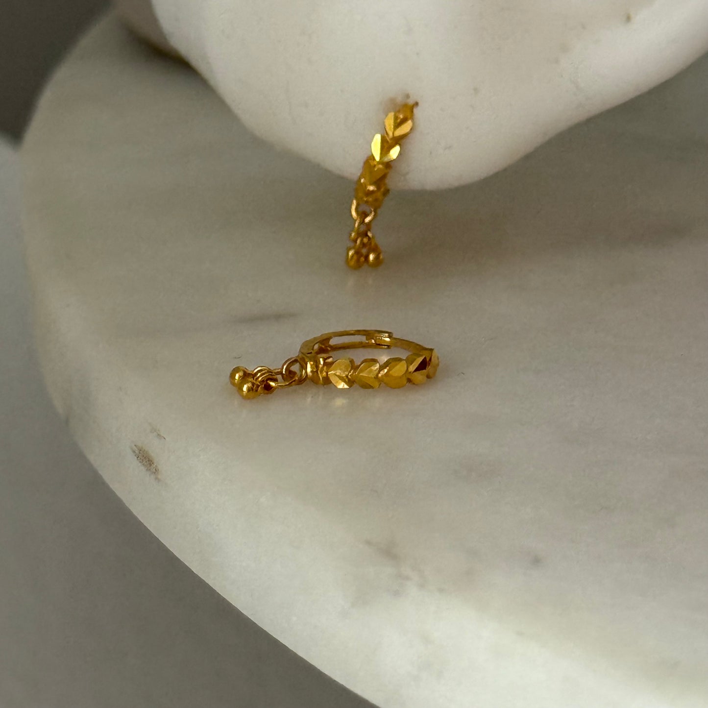 18ct gold Huggies pair | 8mm