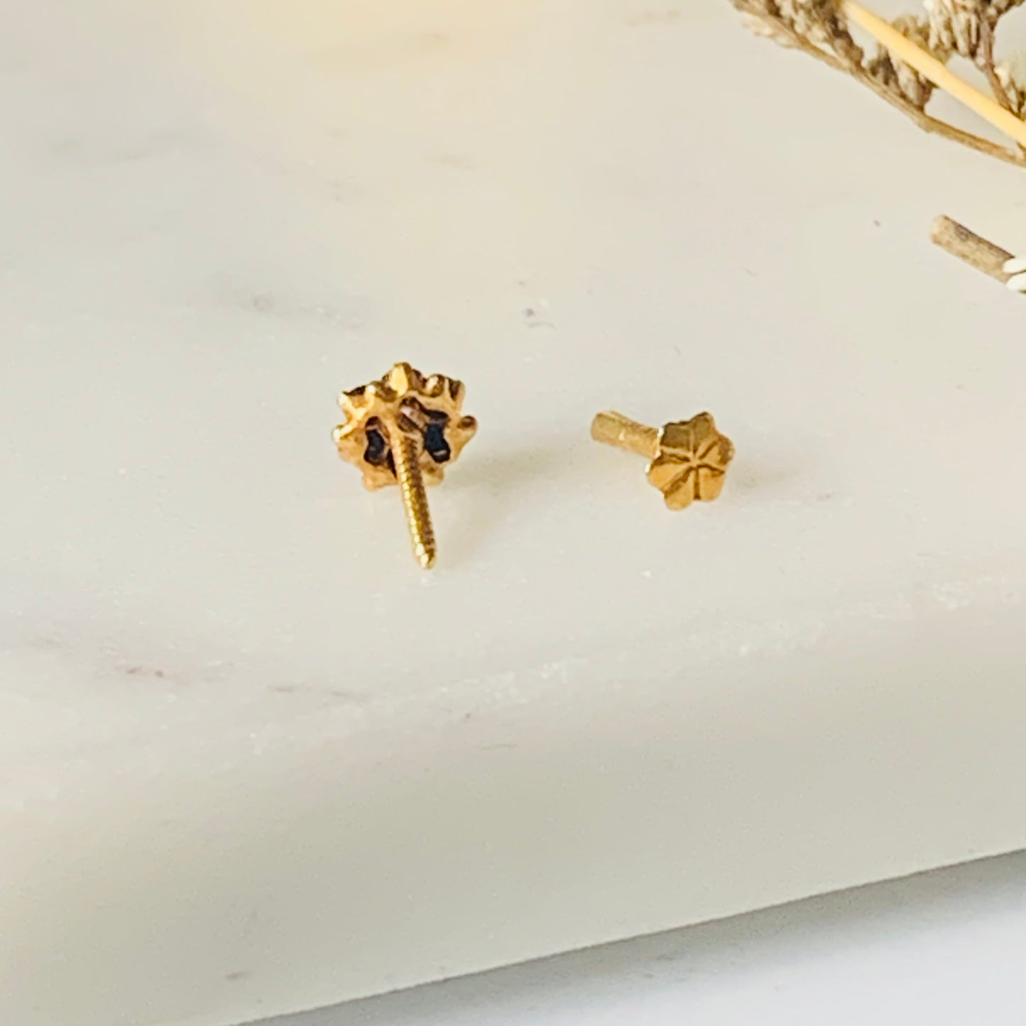 18ct Gold Single Stud