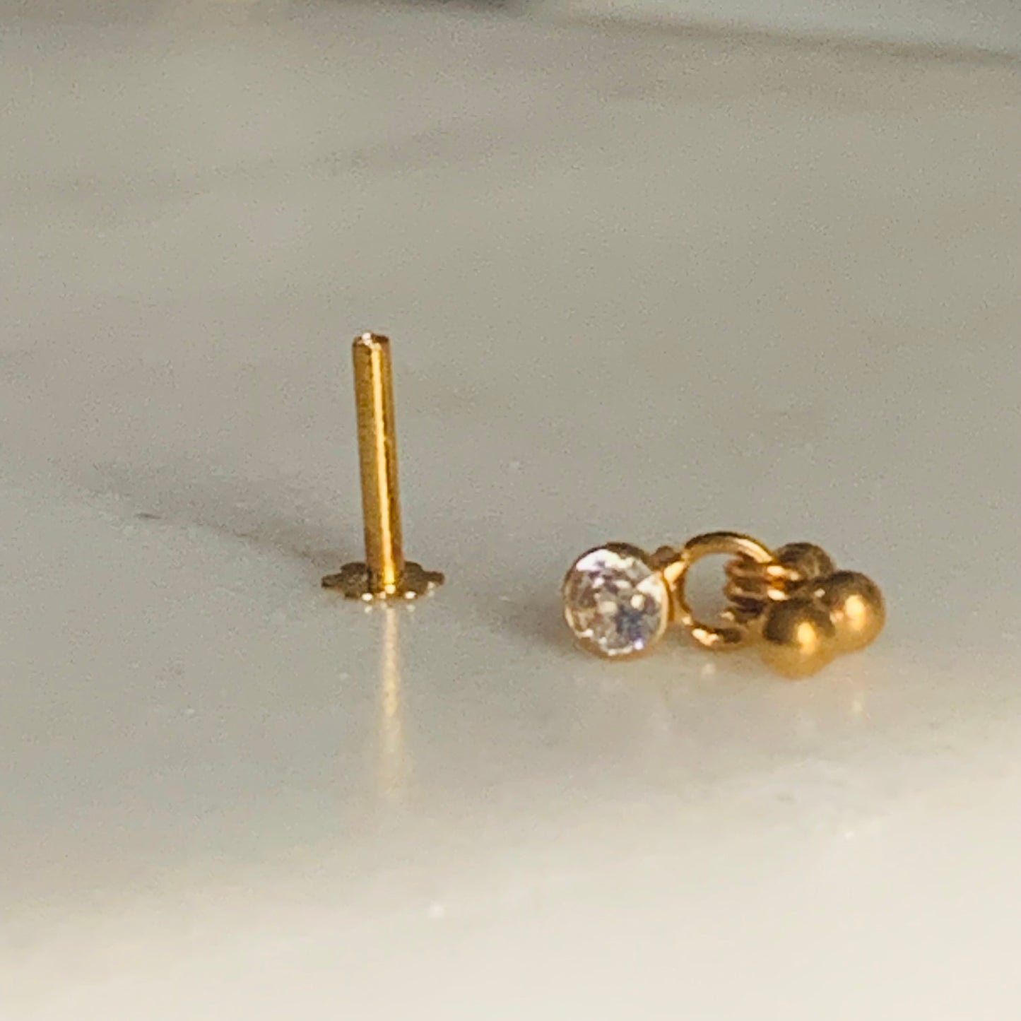 18ct Gold Dangly Stud | 3mm