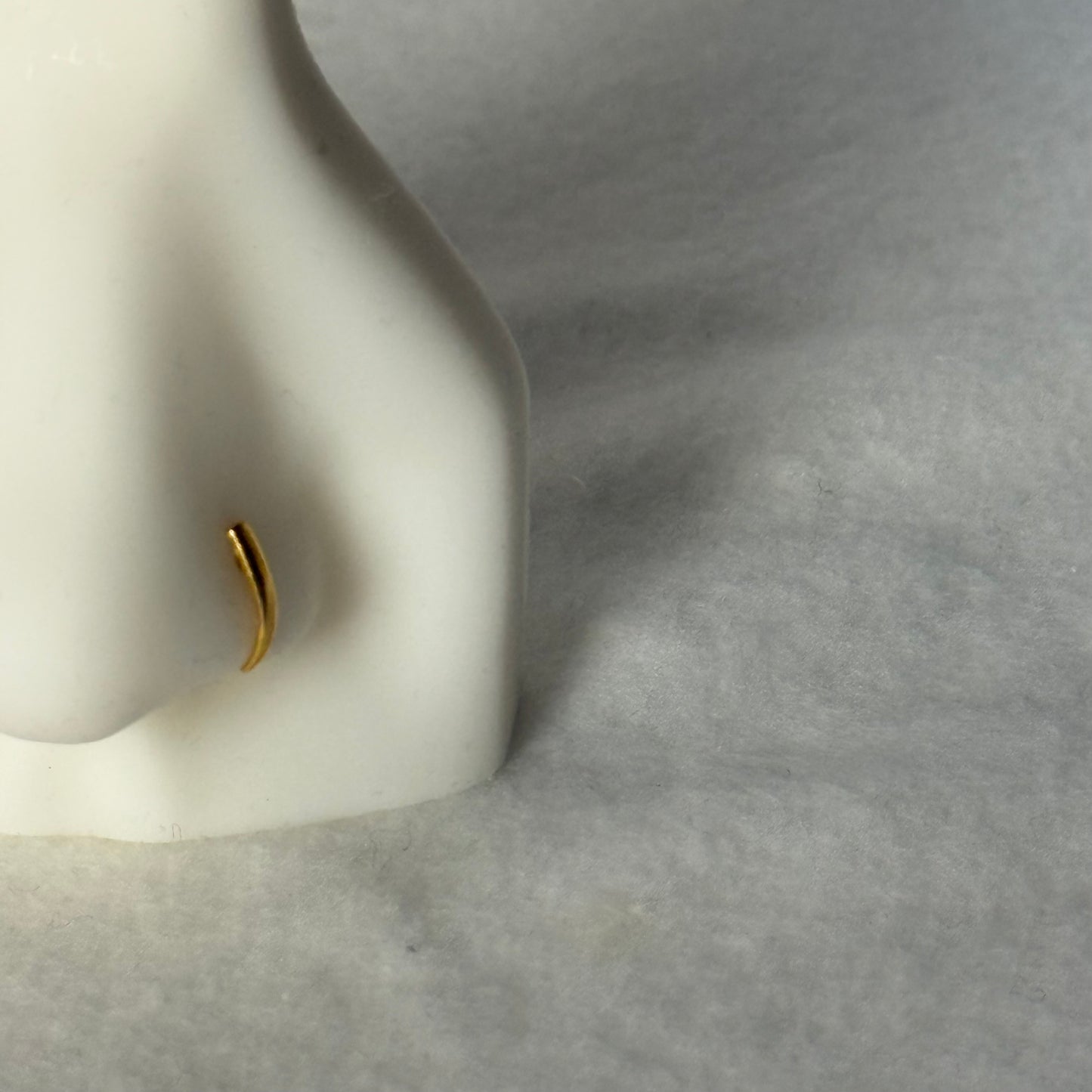 Crescent, 18ct gold plain stud