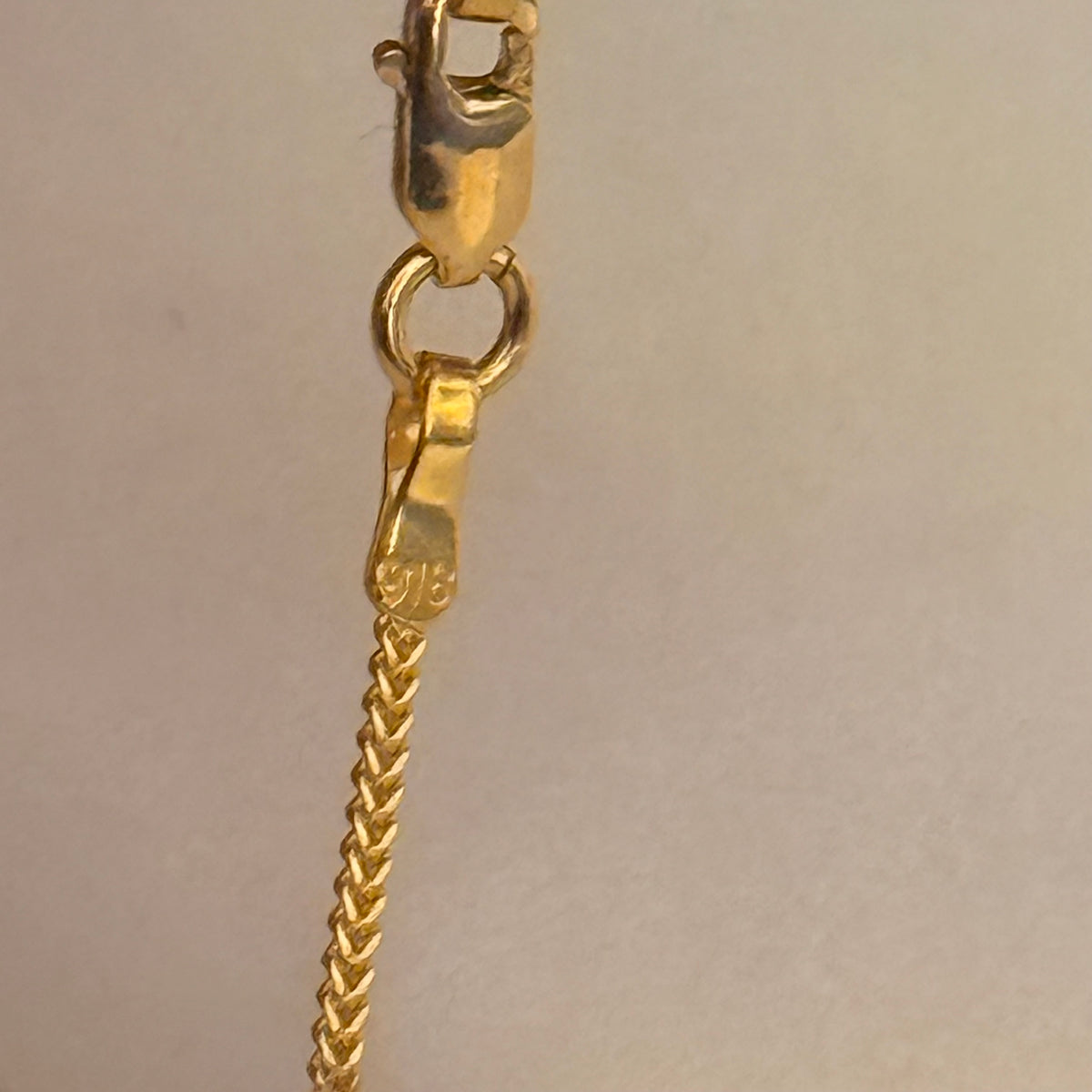 Ria | 22ct gold pendant & Chain