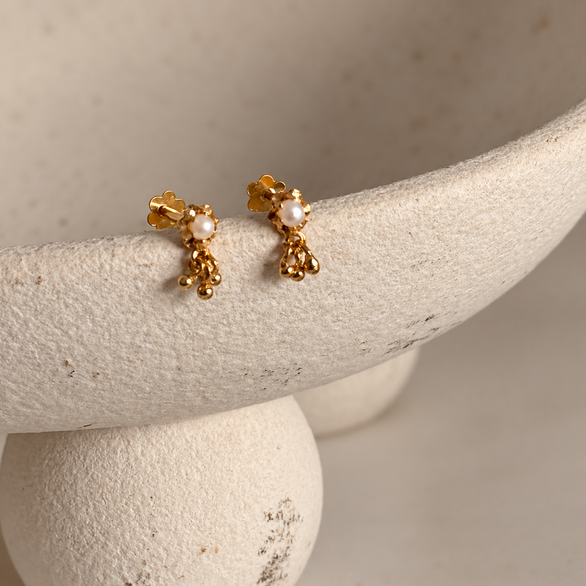 Mayfair Collection | 14ct gold dangly mini pearl stud