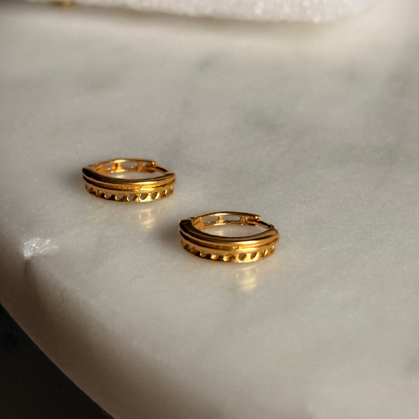 Aztec, 18ct single hoop | 7mm