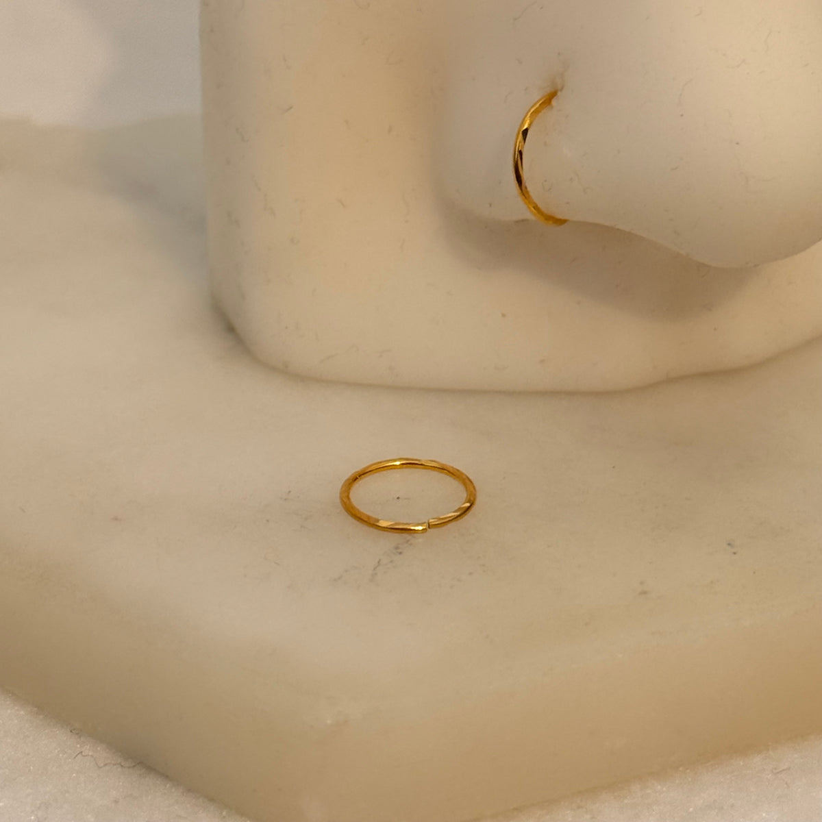 18ct Gold Minimal Hoop | 7.5mm & 9mm