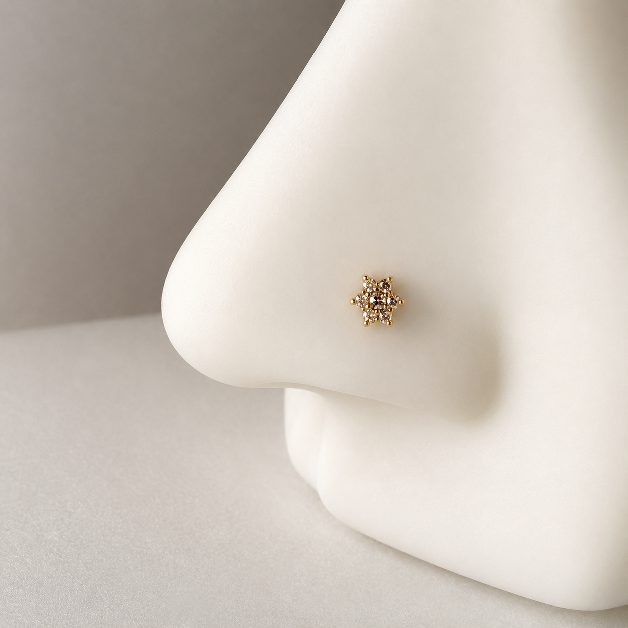 Daisy | 18ct gold stud, 4mm