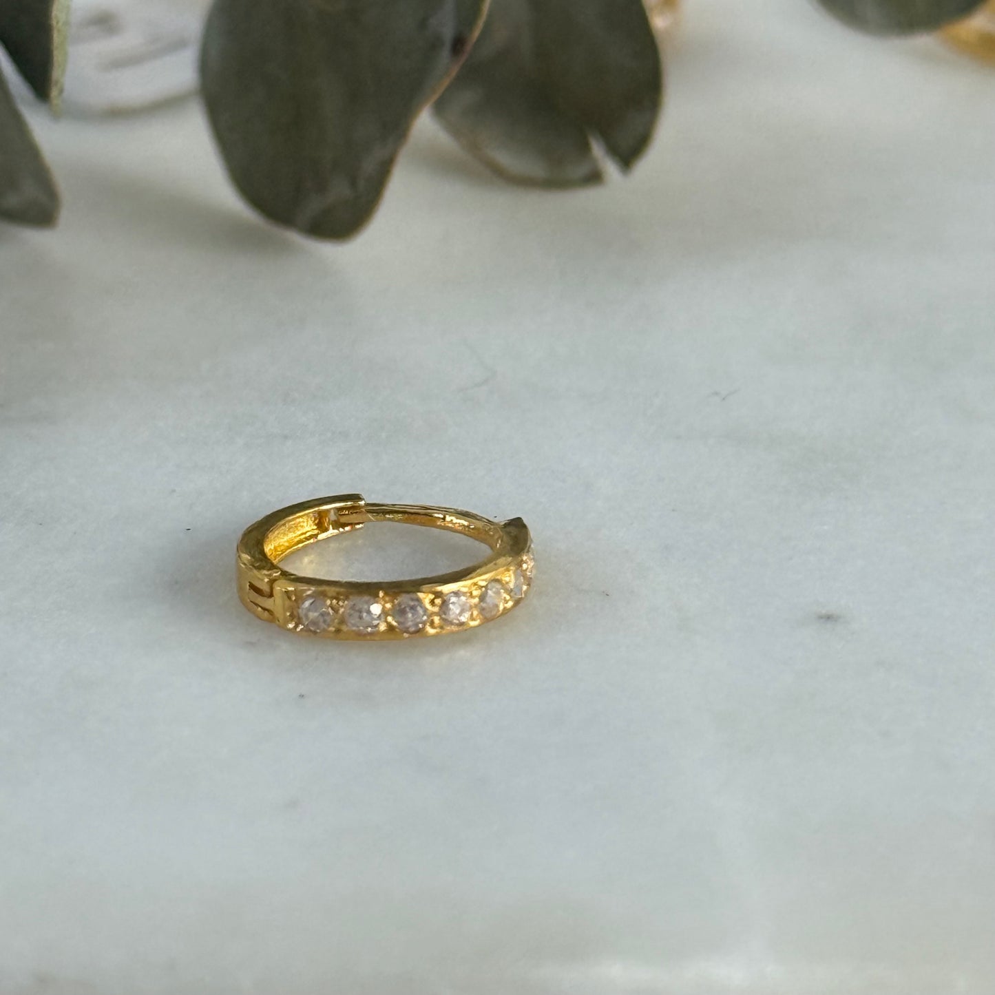18ct gold cz single hoop | 8.5mm