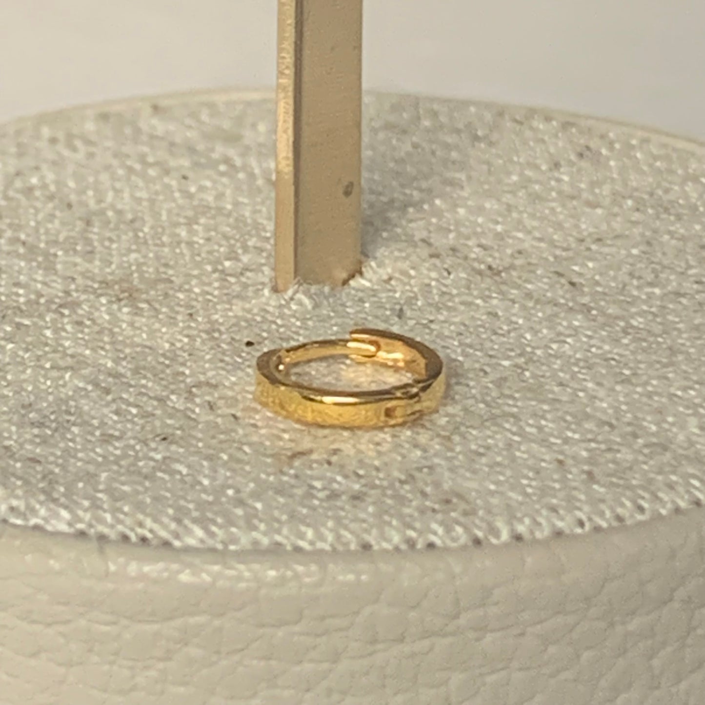 18ct Gold Single Hoop | 6mm