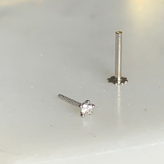 18ct White Gold Stud with Diamond | 2mm