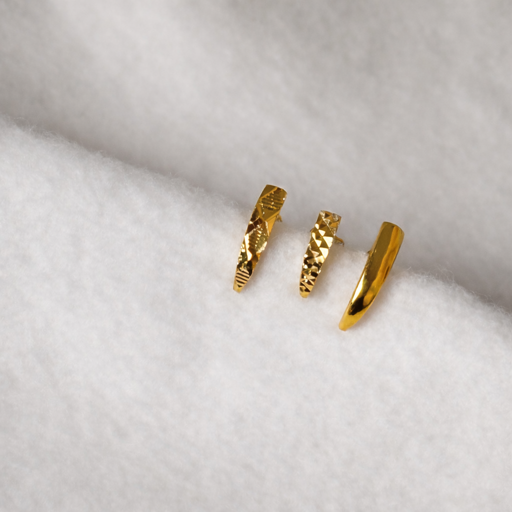 Fleur, 18ct dainty stud