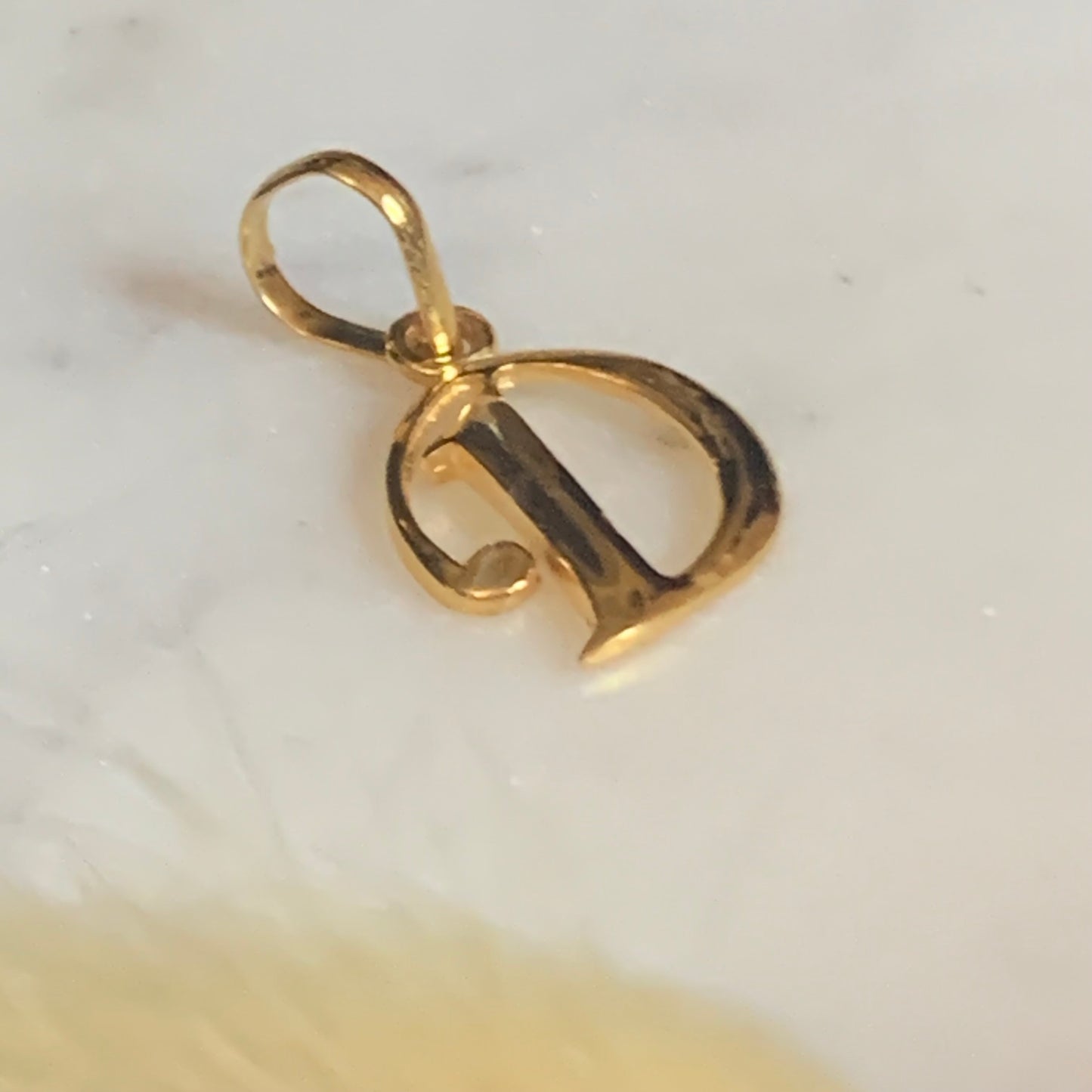 18ct Gold 'D' Initial Pendant | 13mm