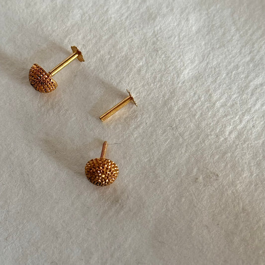 Speckled Dome | 18ct gold, 5mm