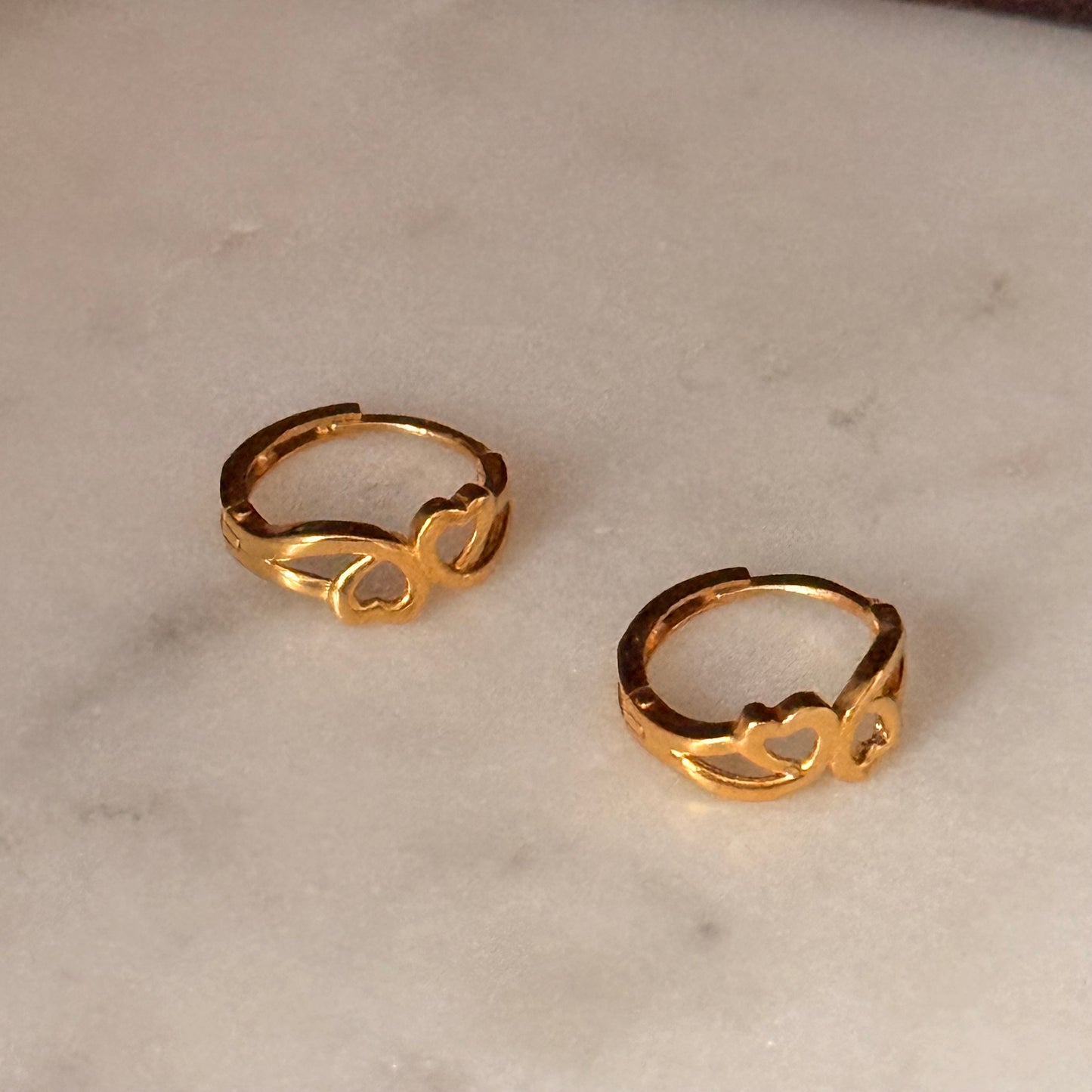 Love-heart Huggies, 18ct Gold | 9mm