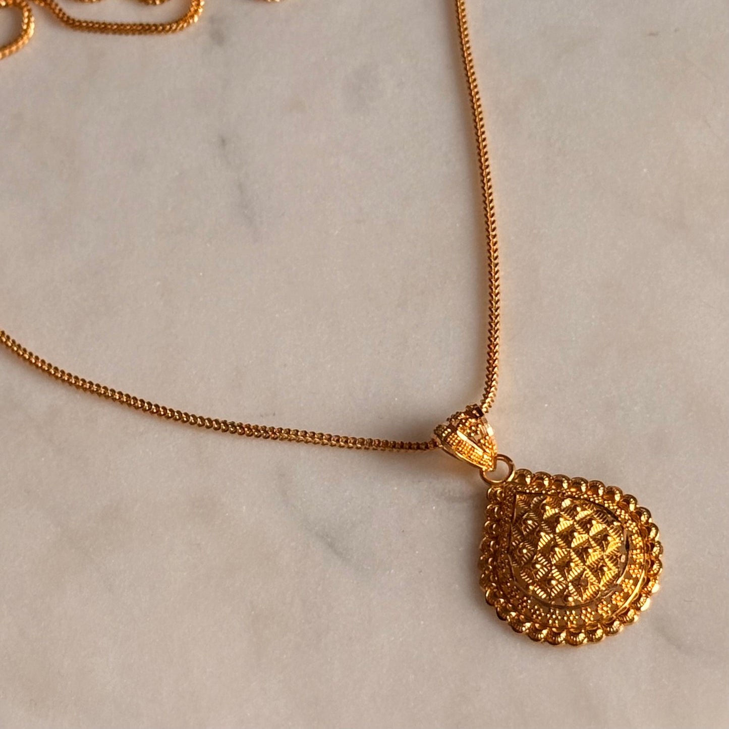 Emperess, 22ct gold chain & pendant