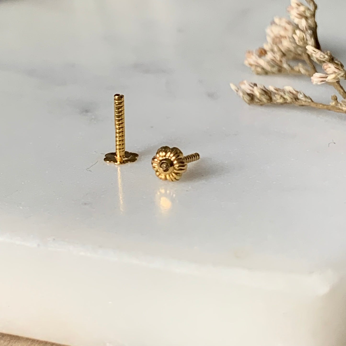 18ct Gold Single Flower Stud