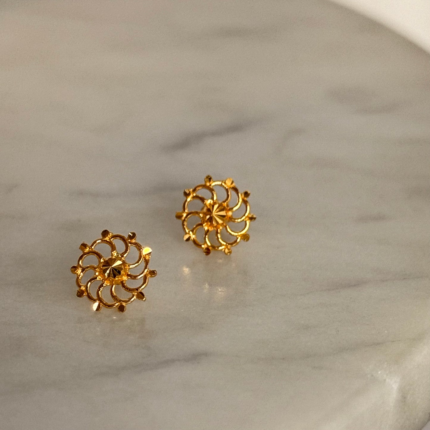Sundial | 18ct gold studs