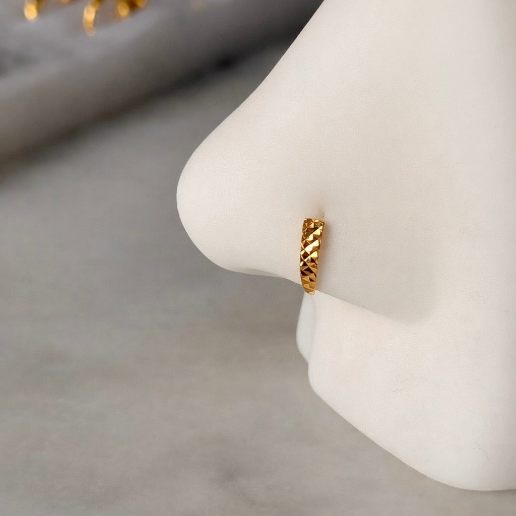 Fleur, 18ct dainty stud