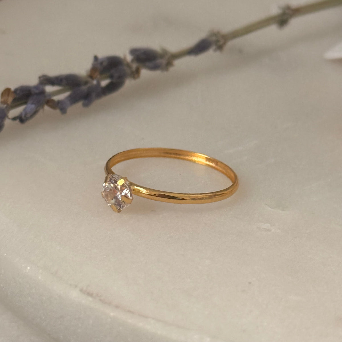 The Basic | 22ct gold minimal ring, size M