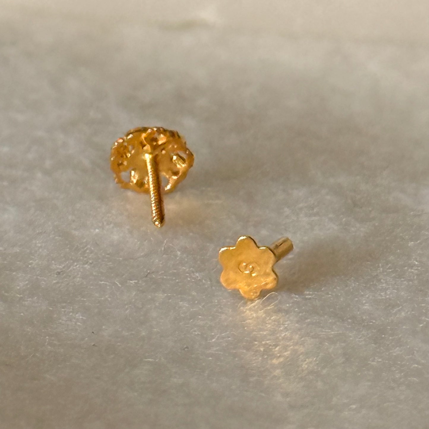 Aabha | 18ct gold stud