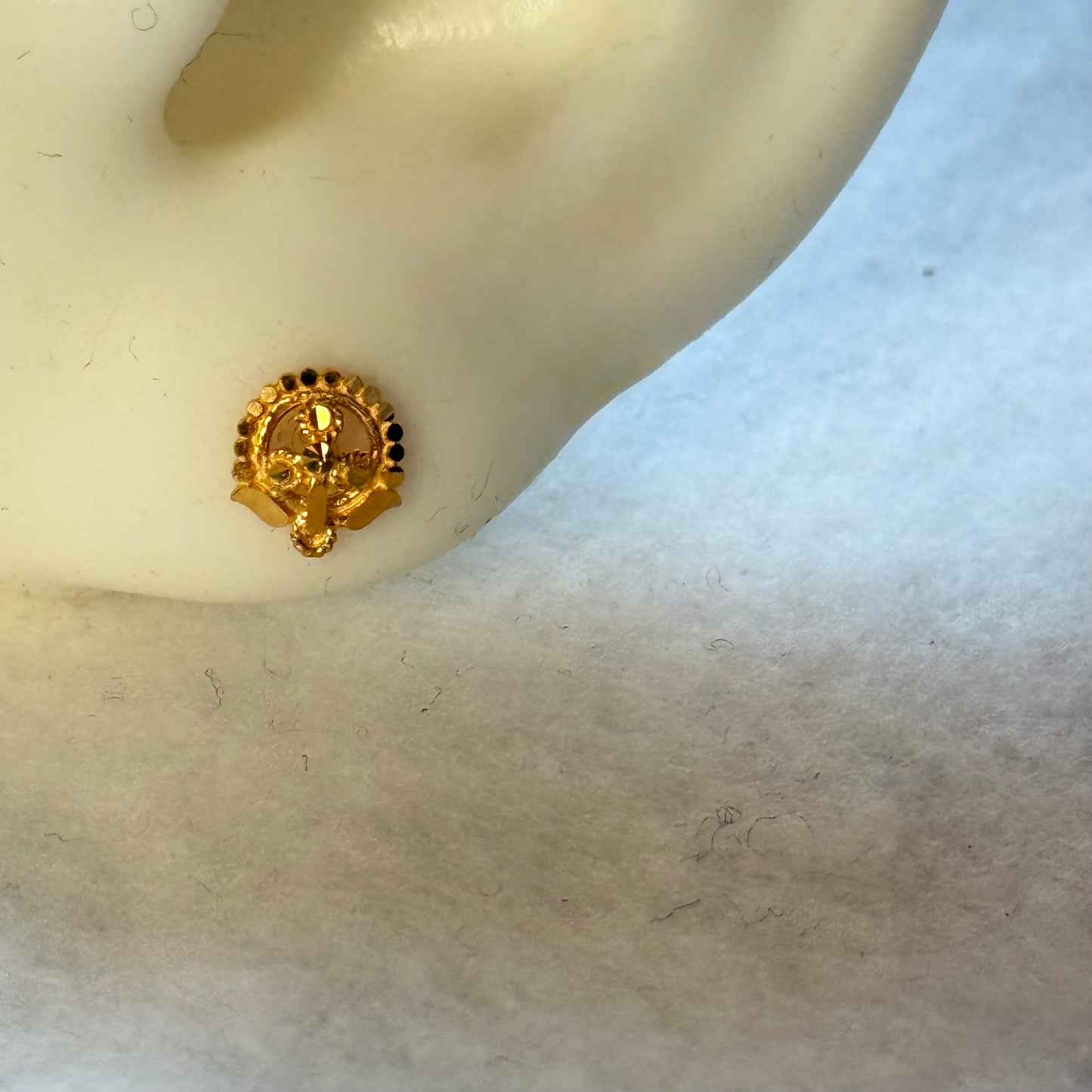 Blossom | 18ct gold studs