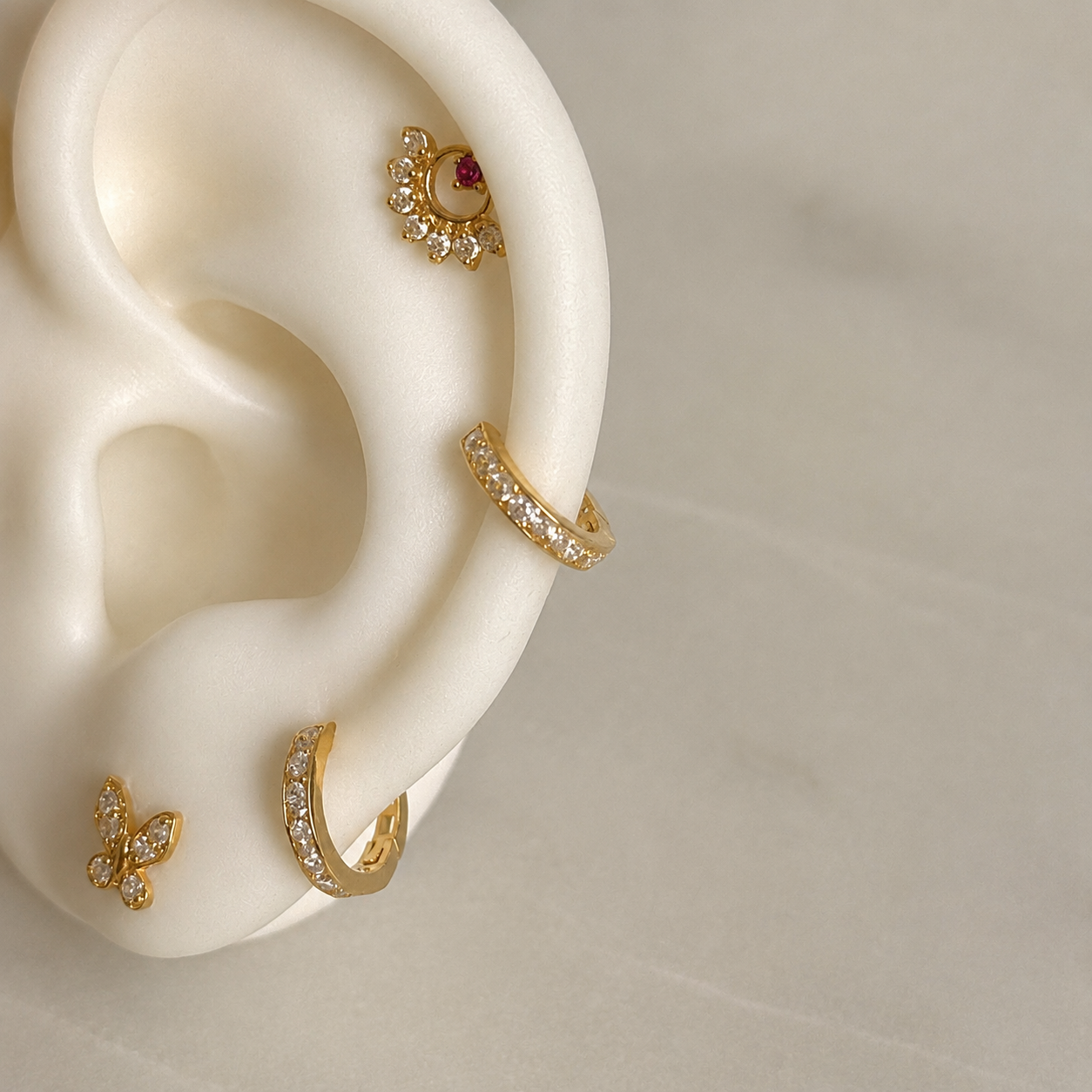 Hanna, 18ct gold Huggies | 7mm