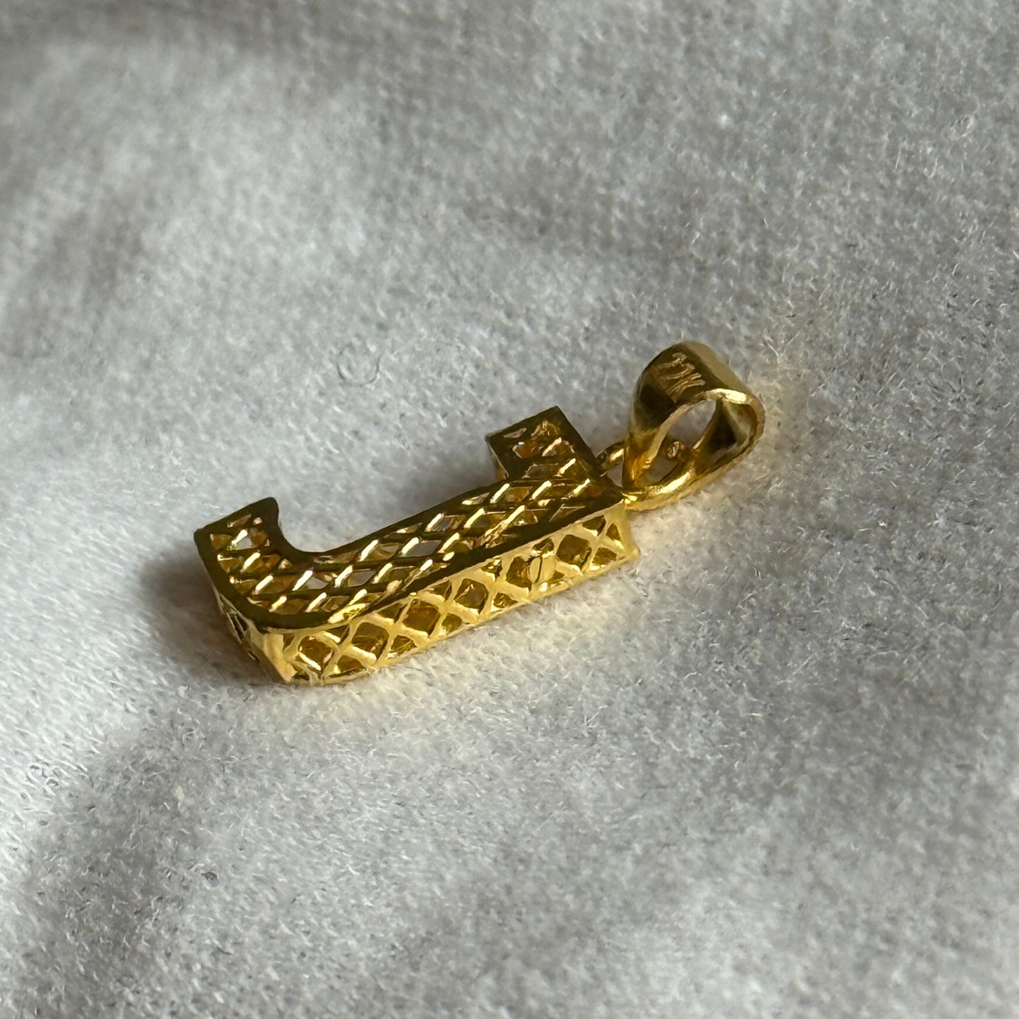 22ct gold small J pendant
