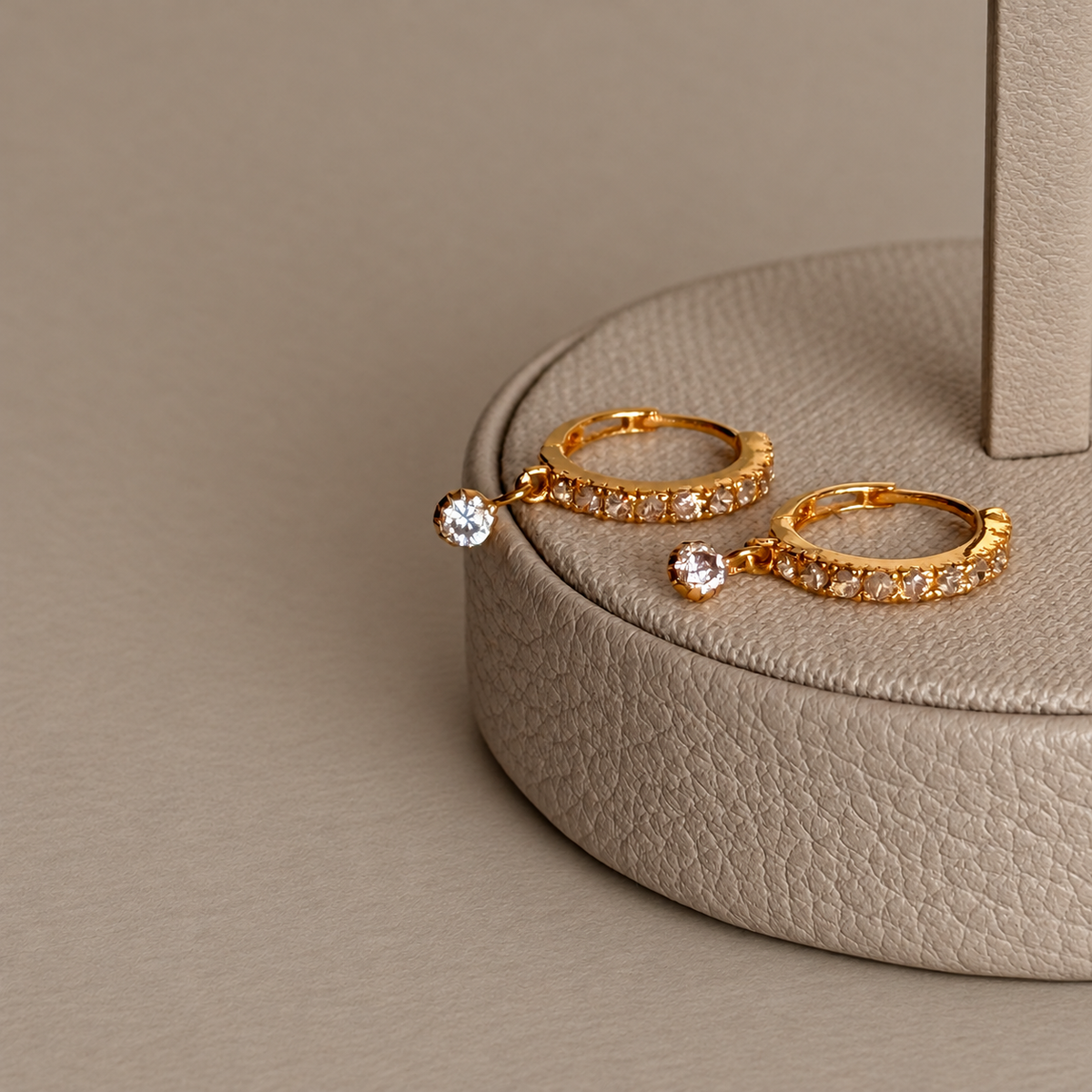 Classic Drop Huggies | 18ct (8.2mm)
