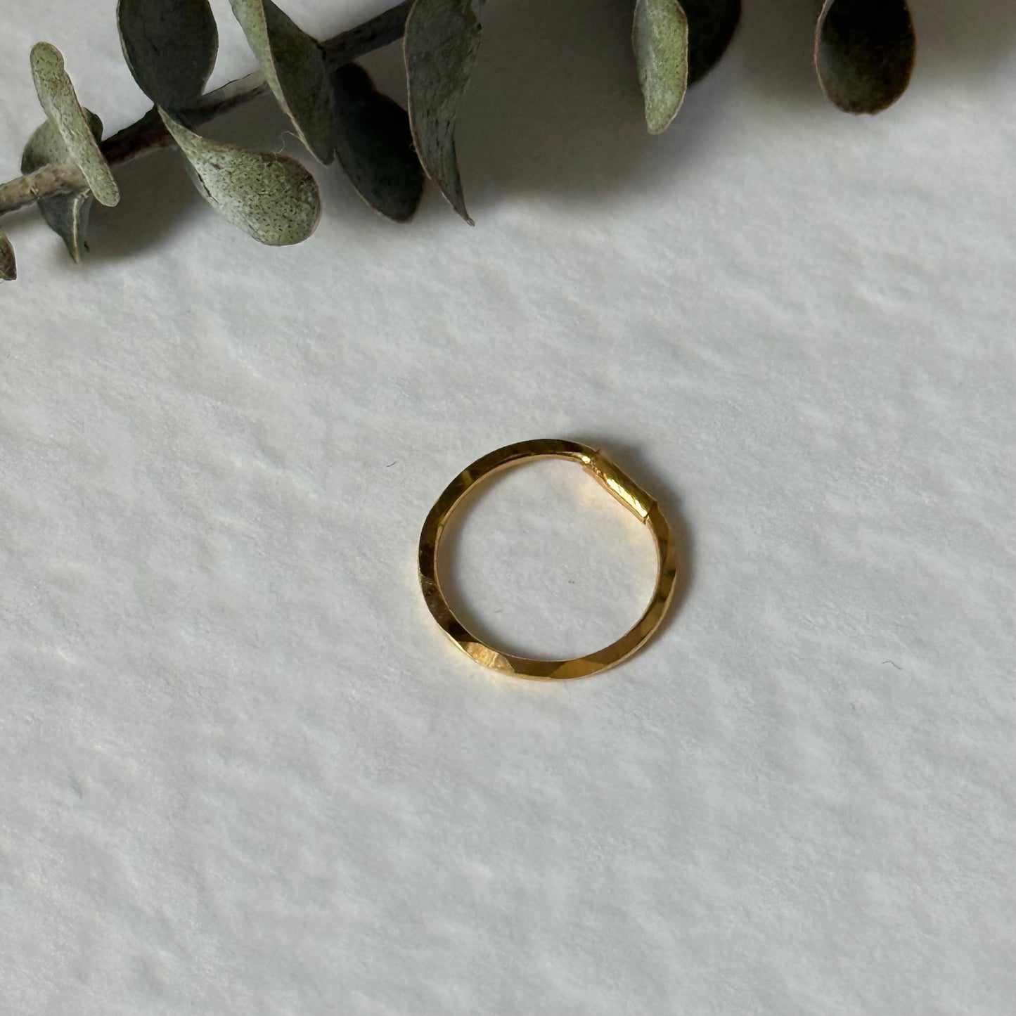18ct gold single hoop | 8.5mm