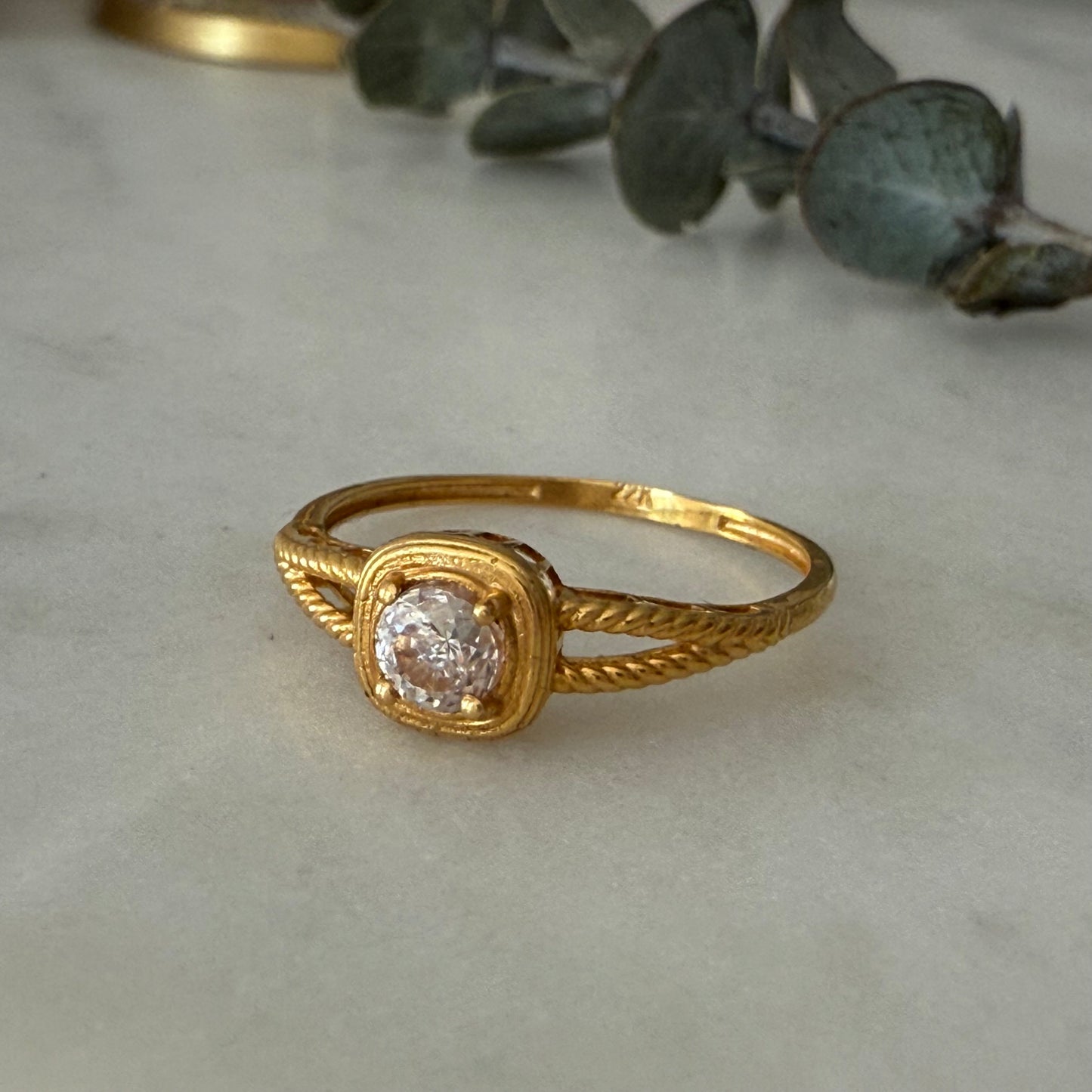 22ct gold ring | M