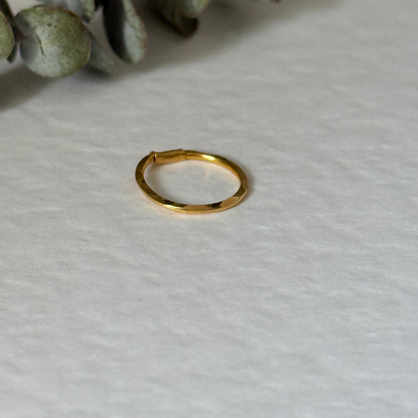 18ct gold single hoop | 8.5mm
