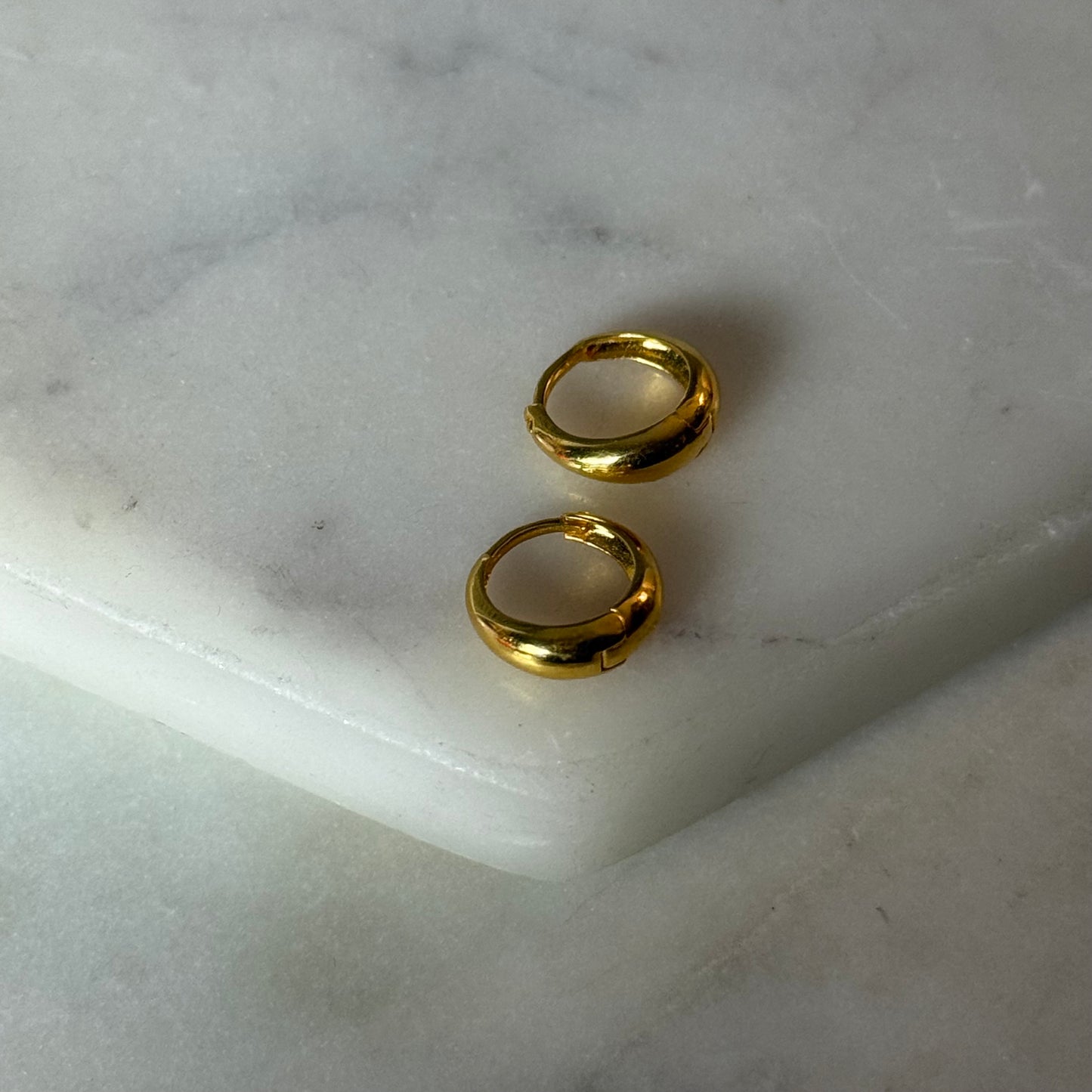 18ct gold mini chunky Huggies | 7mm